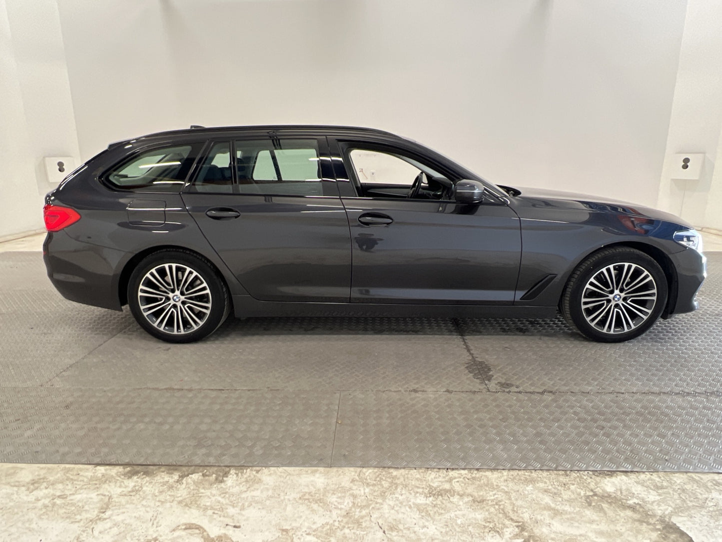 BMW 520d xDrive 190hk Sport Line Drag Navi B-Kam 0,47L/mil