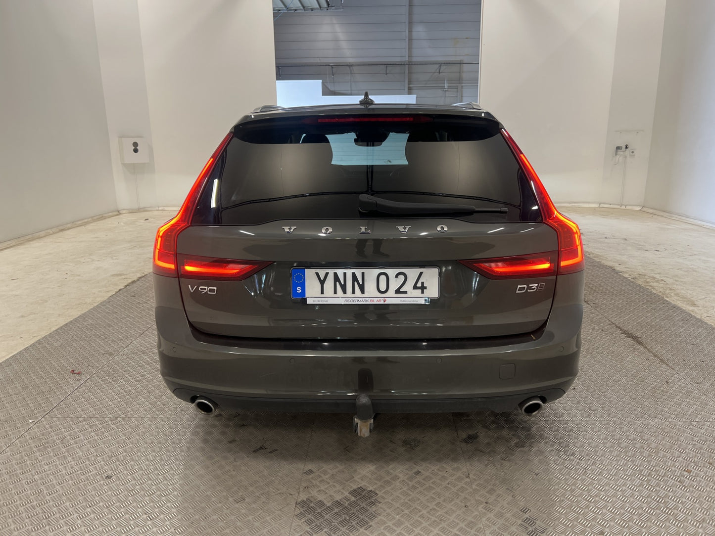 Volvo V90 D3 AWD Advanced Edition VOC Värmare Drag CarPlay