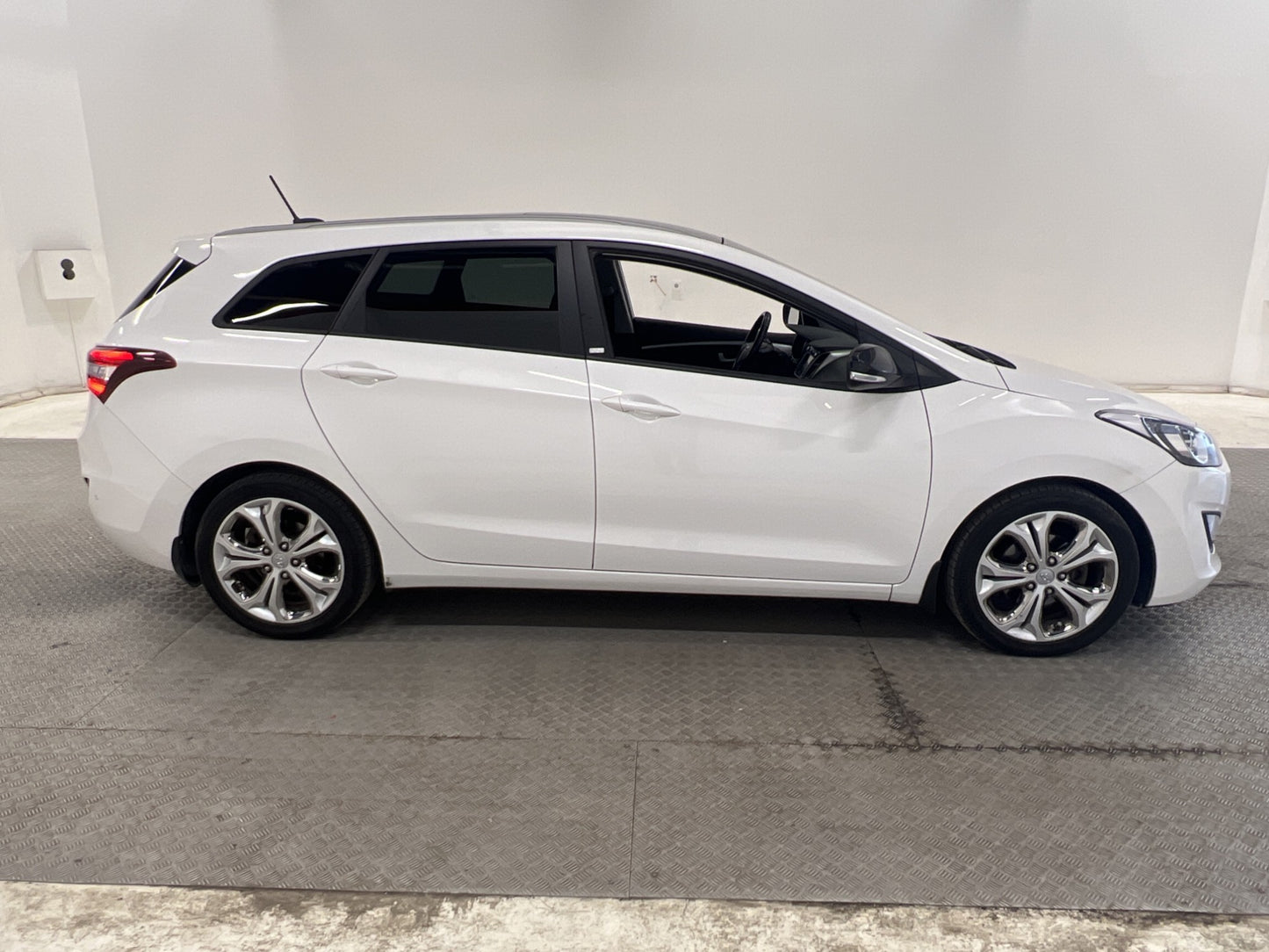 Hyundai i30 Kombi 1.6 CRDi 110hk Navi Rattvärme Farthållare