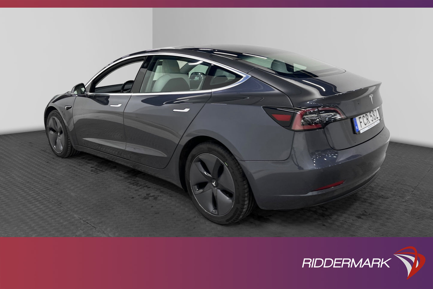 Tesla Model 3 Long Range AWD 440hk Svensksåld Ljus interiör