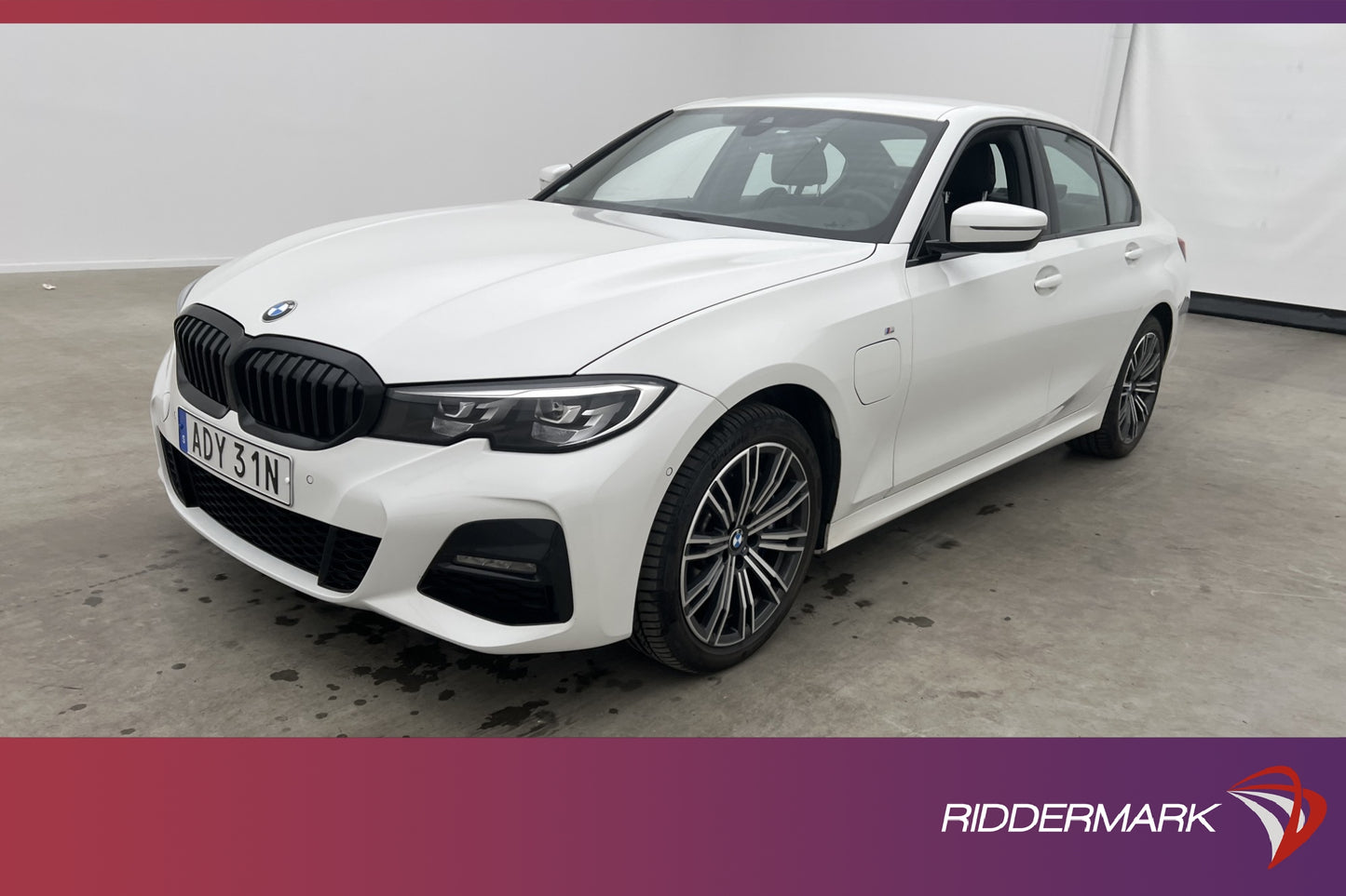 BMW 330e xDrive Sedan 292hk M Sport HiFi Kamera CarPlay Drag