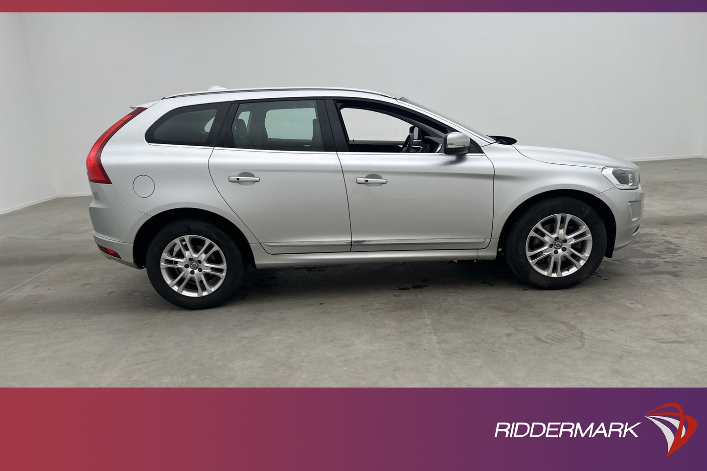 Volvo XC60 D4 AWD Summum VOC Värm Sensorer Navi Keyless Drag