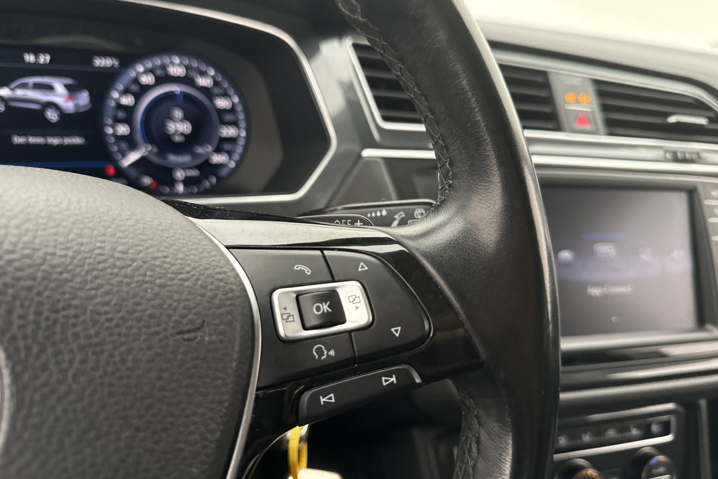 Volkswagen Tiguan 2.0 TDI 4M 190hk R-Line Värm Cockpit Drag