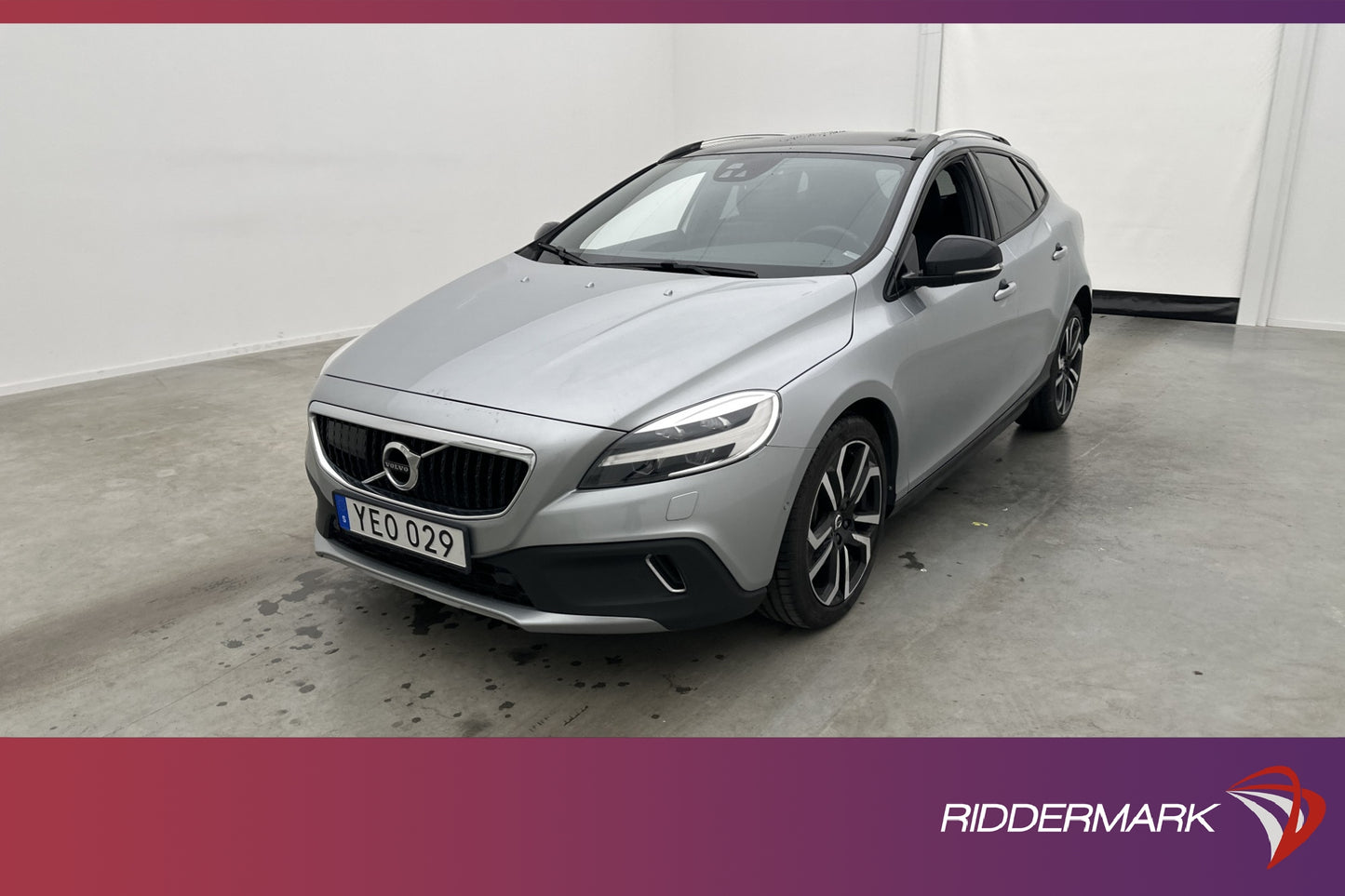 Volvo V40 Cross Country D2 120hk Summum Värm Pano Kamera VOC