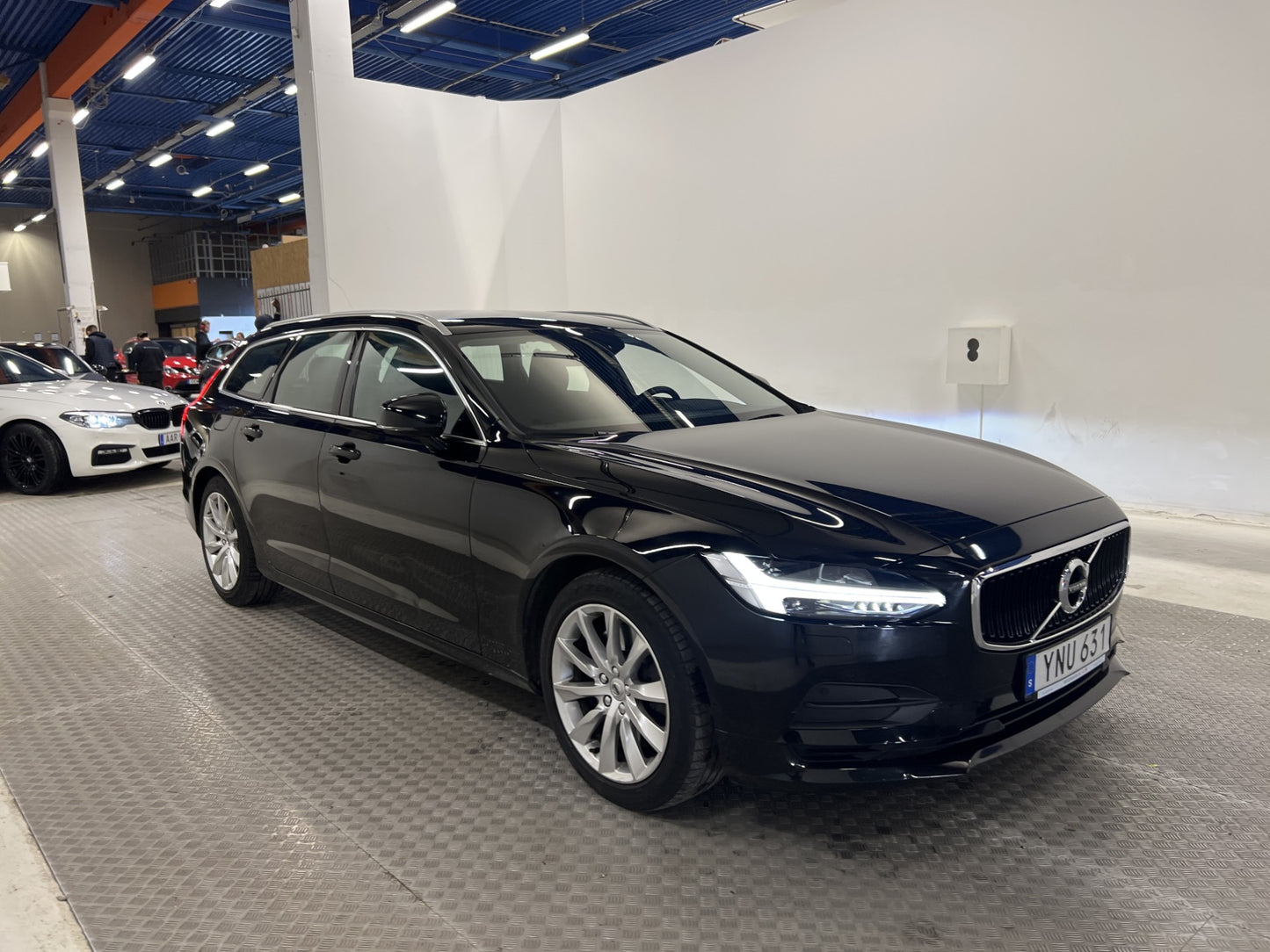 Volvo V90 T4 190hk Momentum VOC Värmare Navi P-sensorer