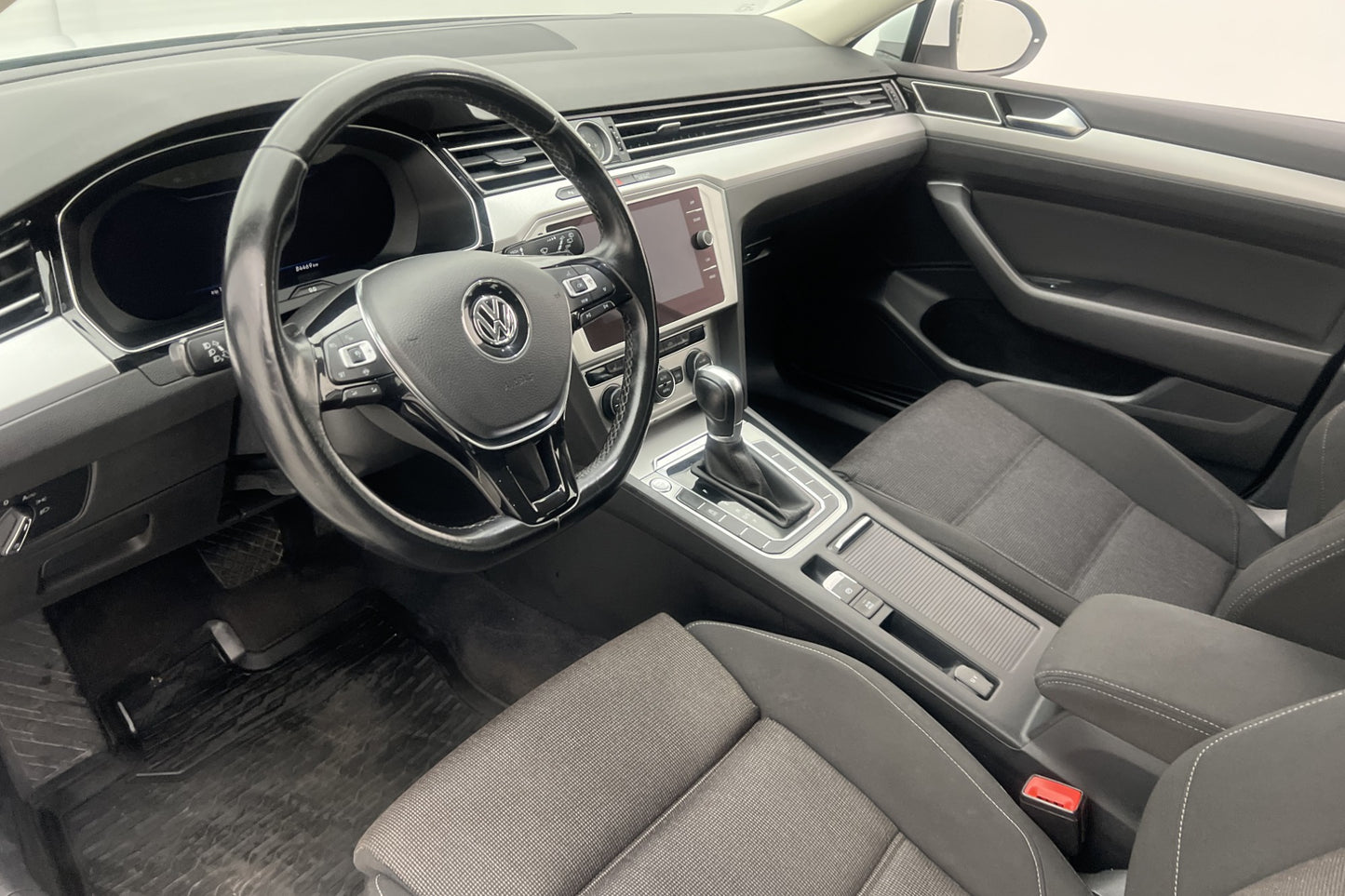 Volkswagen Passat 1.5 TSI 150hk Cockpit Kamera CarPlay Drag