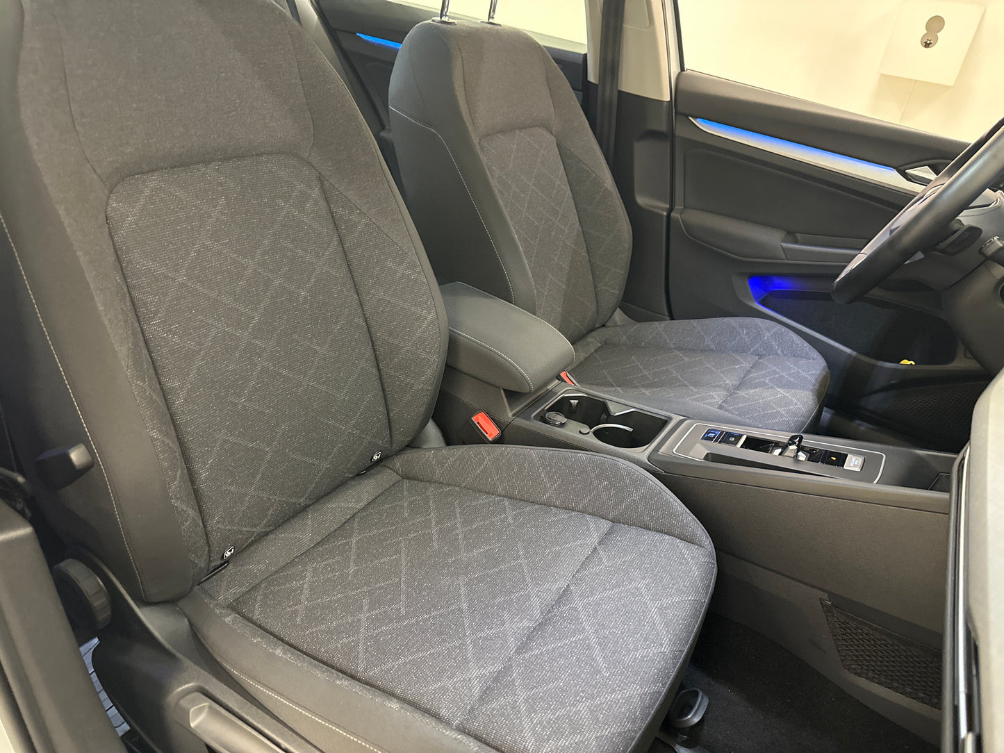 Volkswagen Golf 1.0 eTSI 110hk Kamera Cockpit Rattvärme MOMS