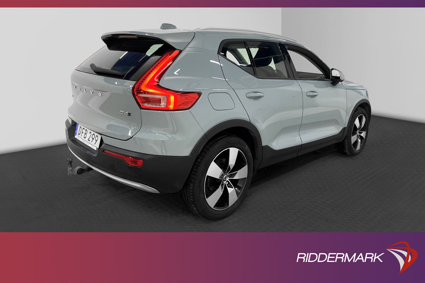 Volvo XC40 D4 AWD VOC D-värme Pano 360° Navi HiFi Skinn Drag