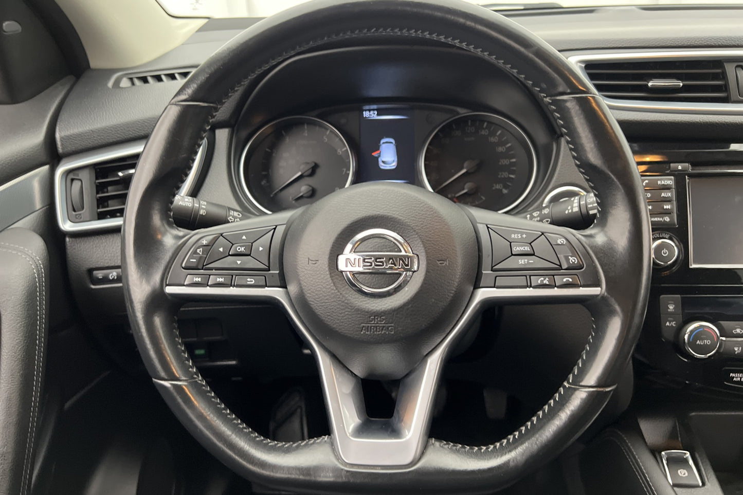 Nissan Qashqai 1.2 115hk Tekna 360° Navi Skinn En-brukare