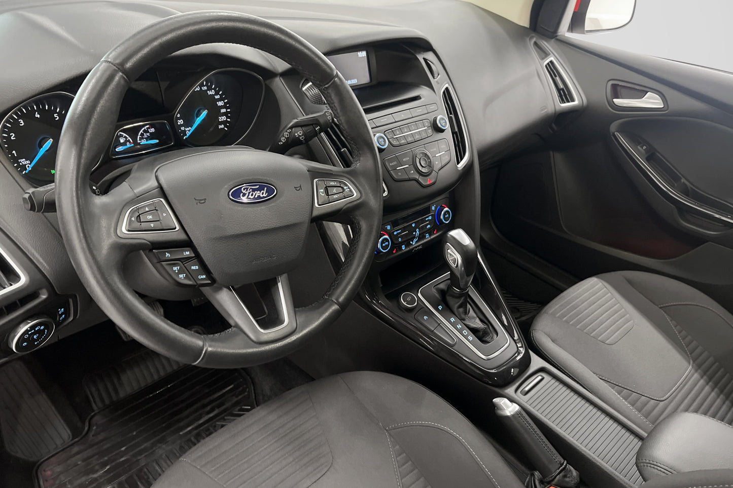 Ford Focus Kombi 1.0 EcoBoost 125hk Sensorer Välserv LÅGMIL