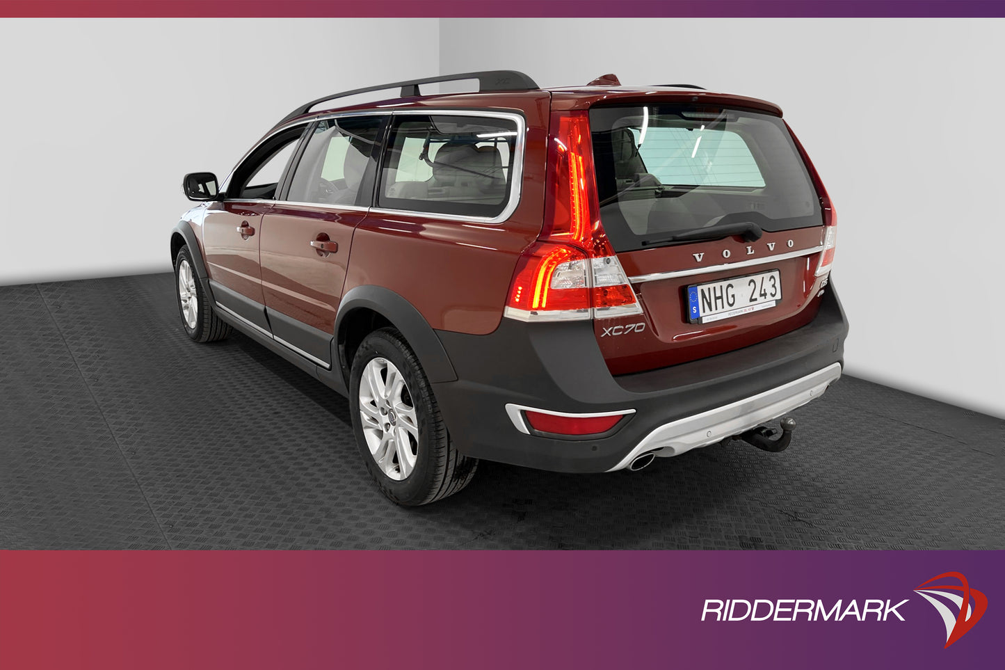 Volvo XC70 D5 AWD 215hk Summum VOC Drag Värmare PDC Skinn