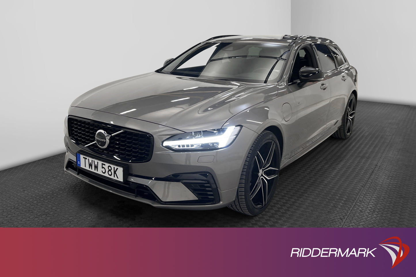 Volvo V90 T6 Recharge TwEn 340hk AWD R-Design Pano B&W HUD