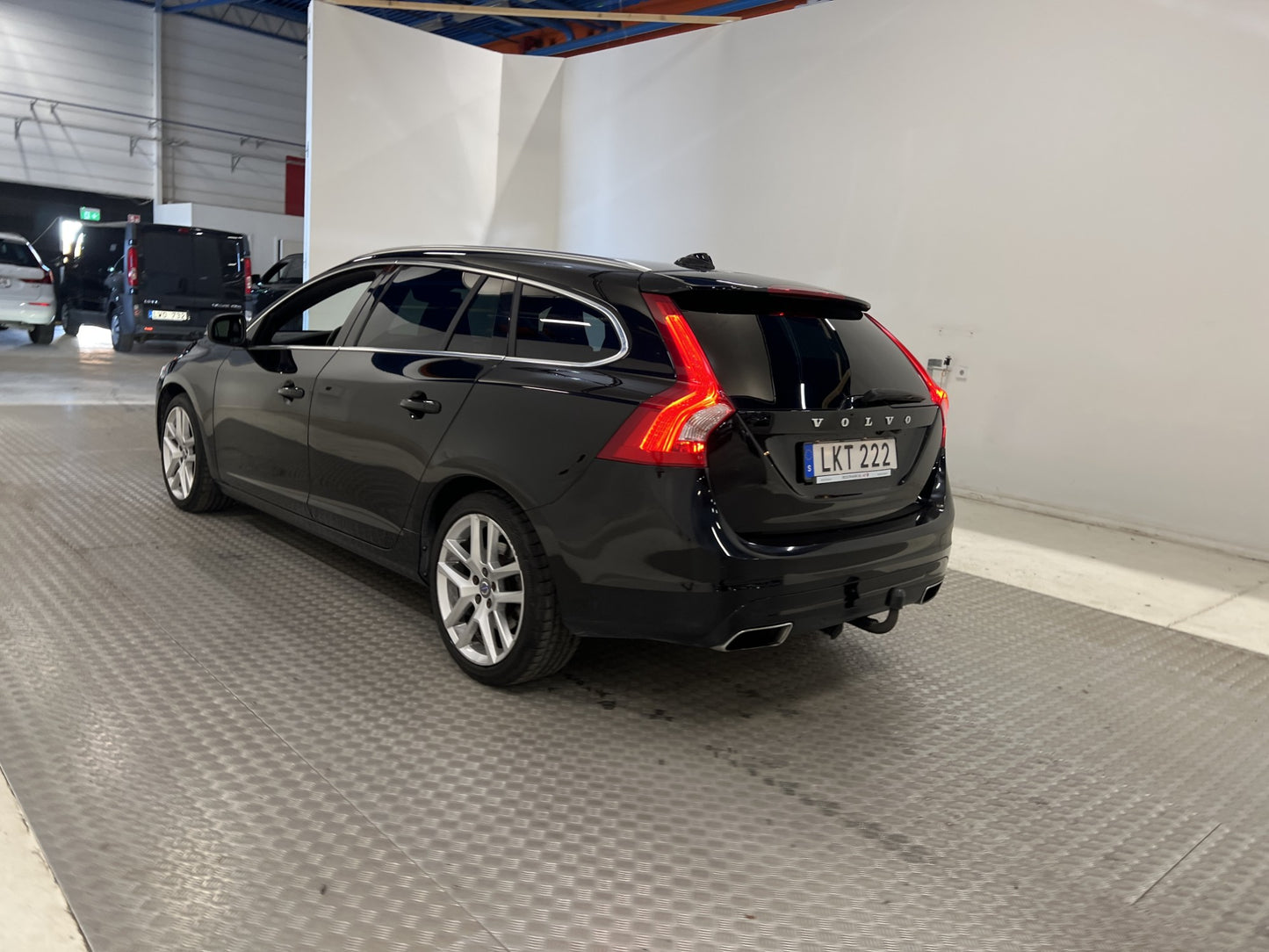 Volvo V60 T5 245hk Summum VOC Navi B-Kam B-Värm Drag Skinn