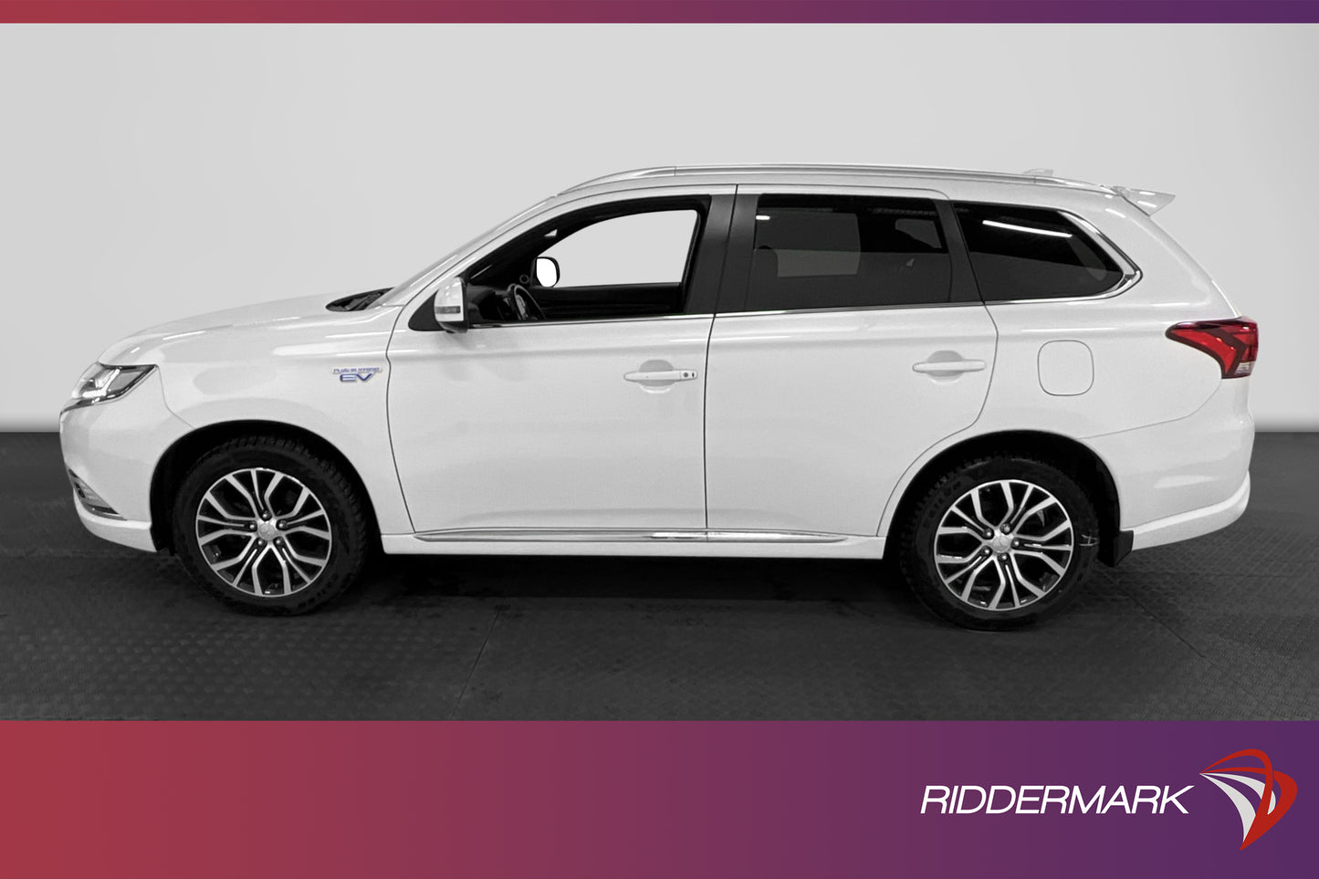 Mitsubishi Outlander P-HEV Hybrid 4WD Business X 360° Drag