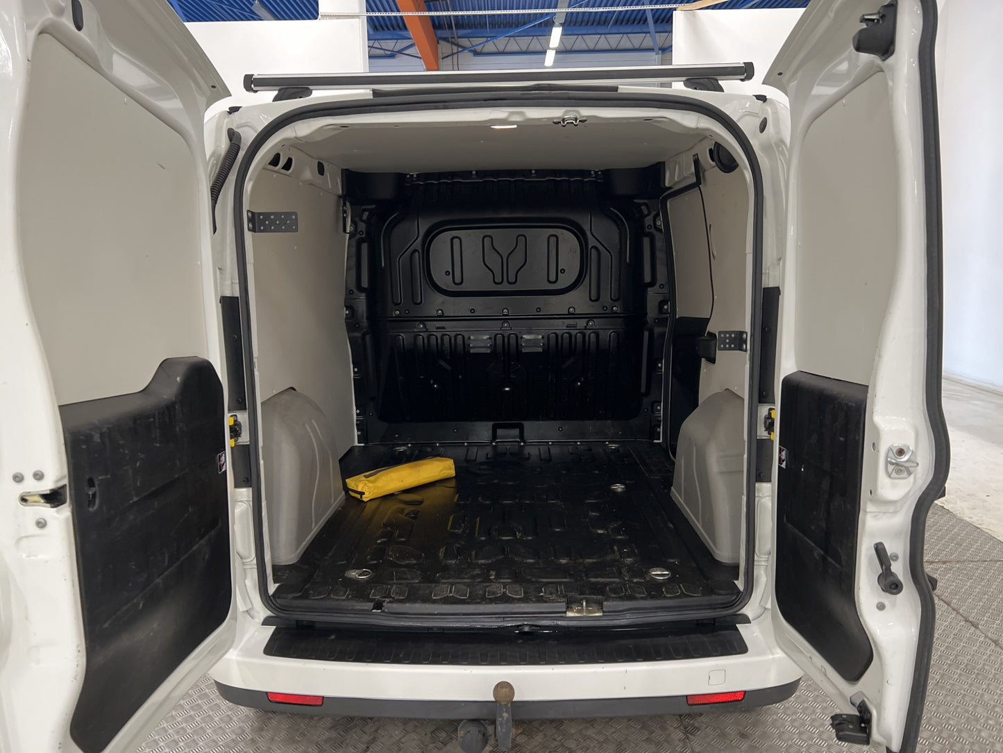 Opel Combo 1.3CDTI 90hk Dragkrok Takräcke Nyservad