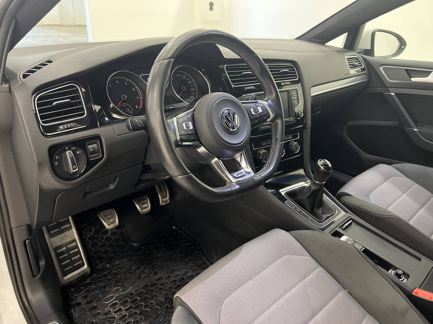 Volkswagen Golf 1.4 TSI R-Line Värmare Adaptiv Farthållare