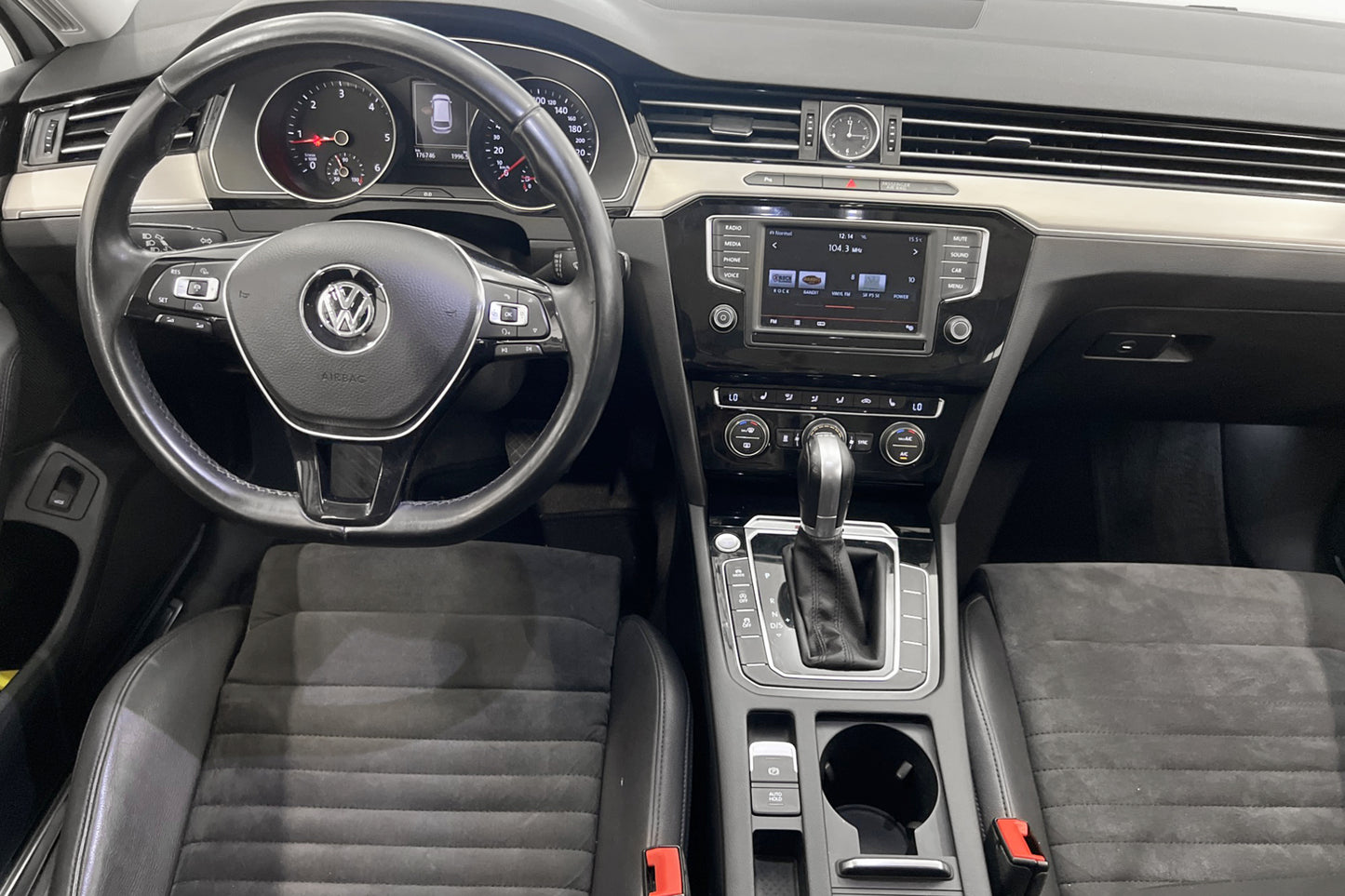 Volkswagen Passat 4M 190hk Värmare Bkamera Keyless Drag