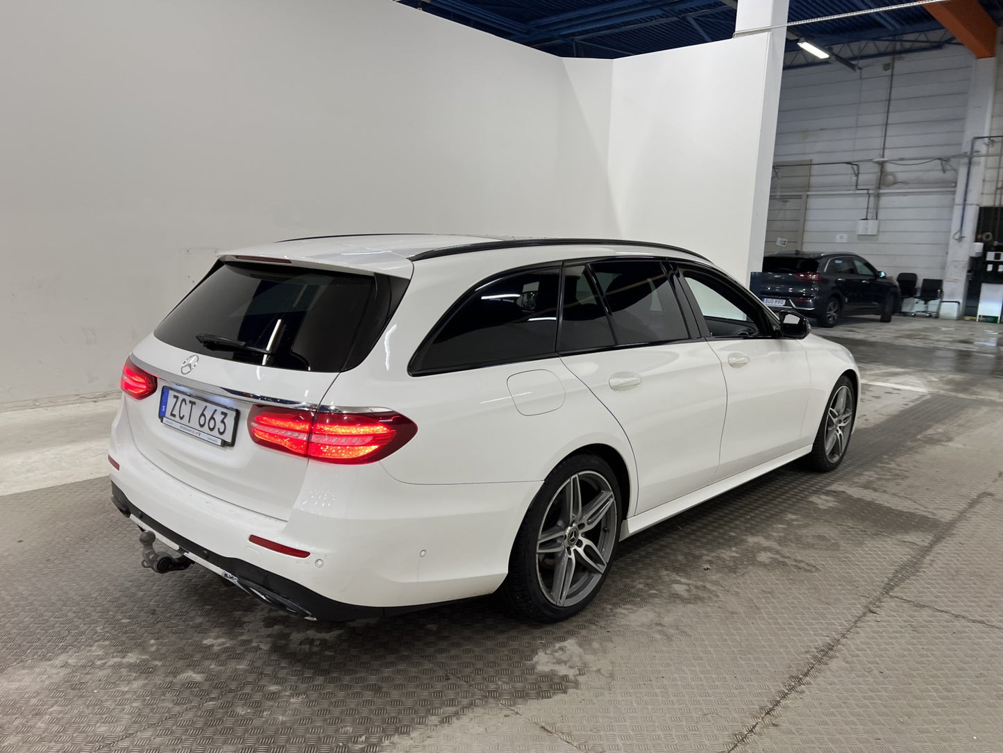 Mercedes-Benz E 220 T d 194hk AMG Pano 360° Burm Värm Wide