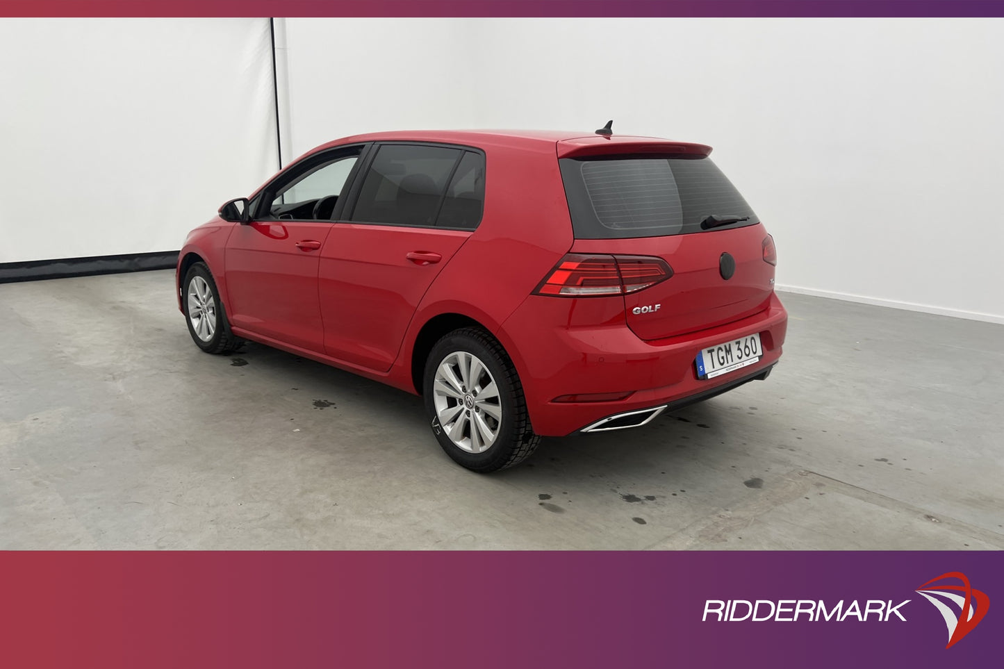 Volkswagen Golf 1.6 TDI 115hk Style Sensorer CarPlay Välserv