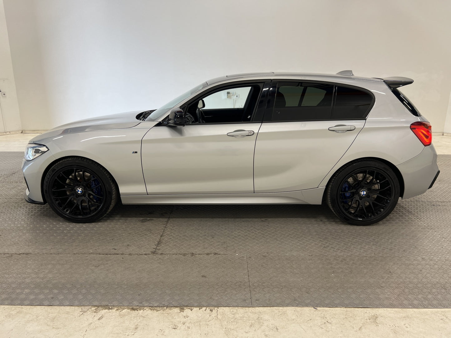 BMW M135i xDrive 326hk Taklucka Navi H/K Alcantara