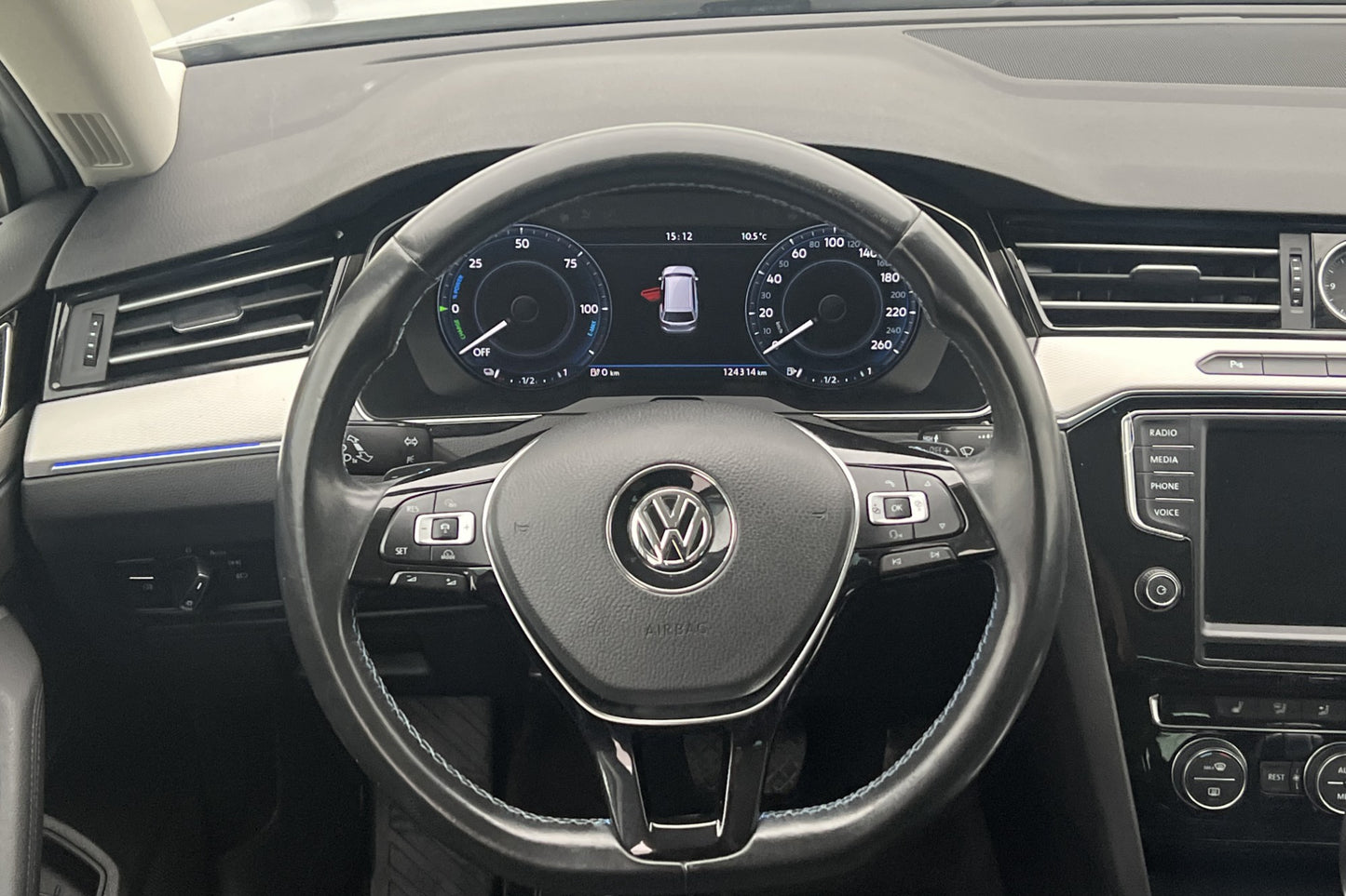 Volkswagen Passat GTE 218hk Executive Business Cockpit Drag