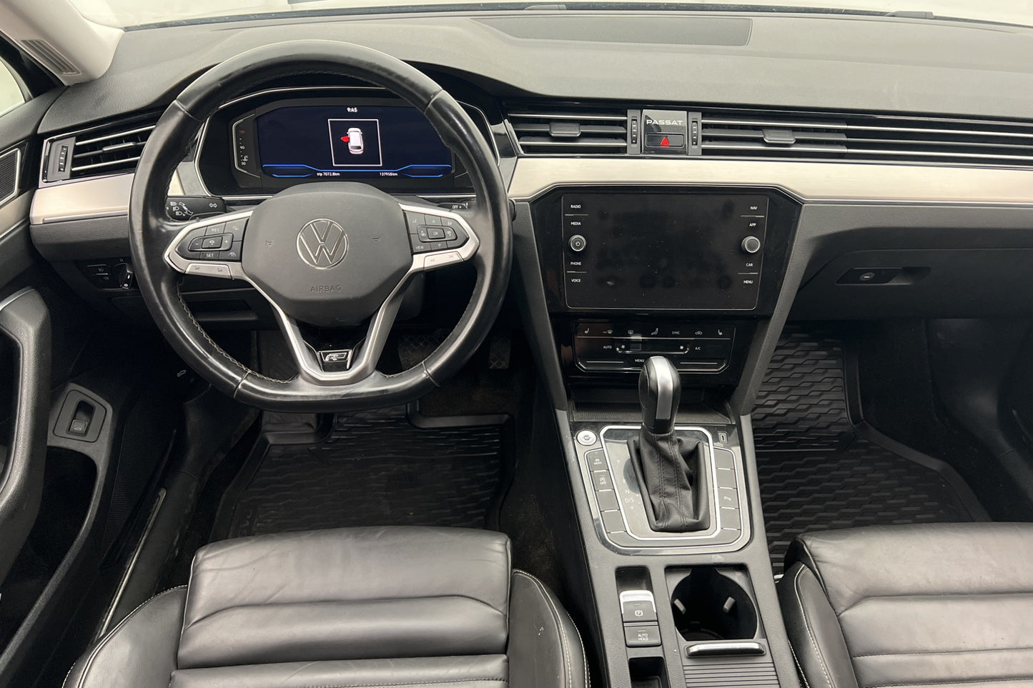 Volkswagen Passat 4M 200hk R-Line Cockpit Skinn Drag MOMS