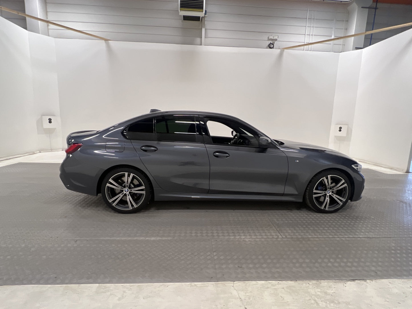 BMW 330i xDrive 258hk M Sport B-kamera Alcantara H/K Drag