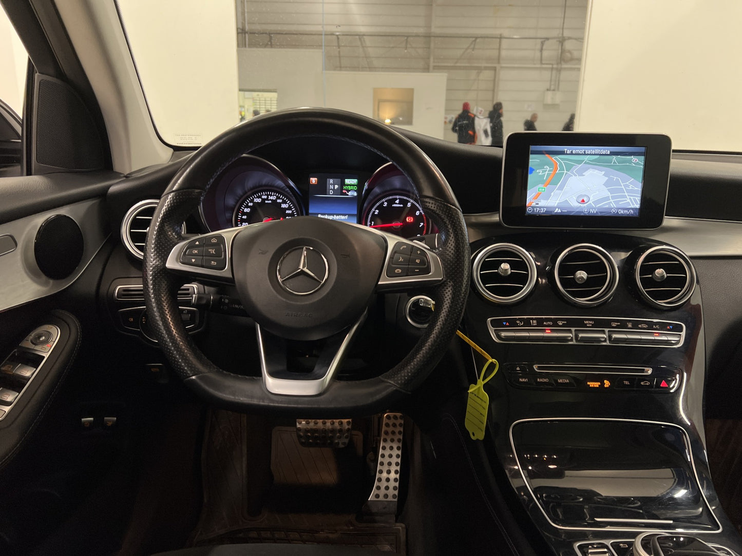 Mercedes-Benz GLC 350 e 4M AMG Värmare Pano Kamera GPS Drag