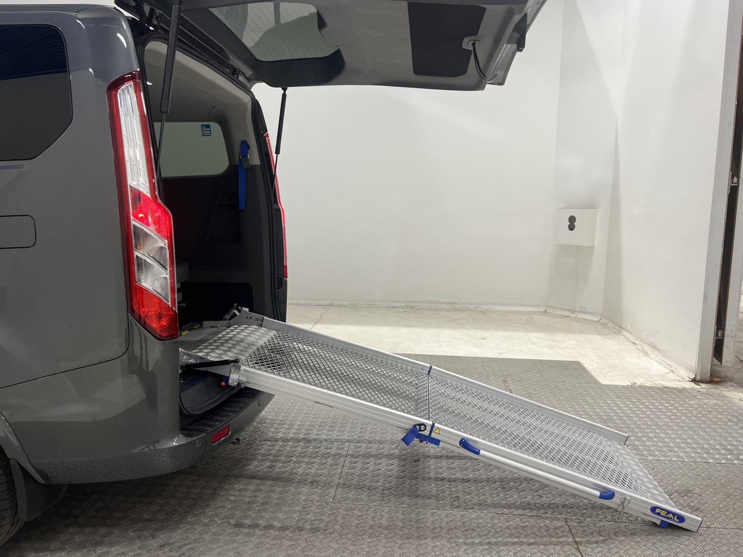 Ford Tourneo Custom Lång 2.0 Värmare Handikappanpassad Ramp