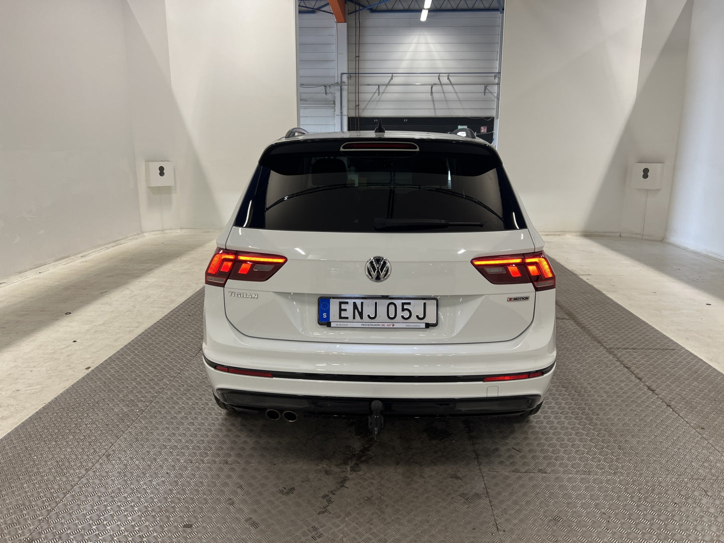 Volkswagen Tiguan 190h 4M R-Line Black Cockpit Dynaudio Värm