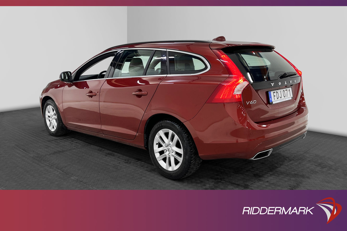 Volvo V60 D4 190hk Momentum D-värm VOC B-kamera Skinn Navi