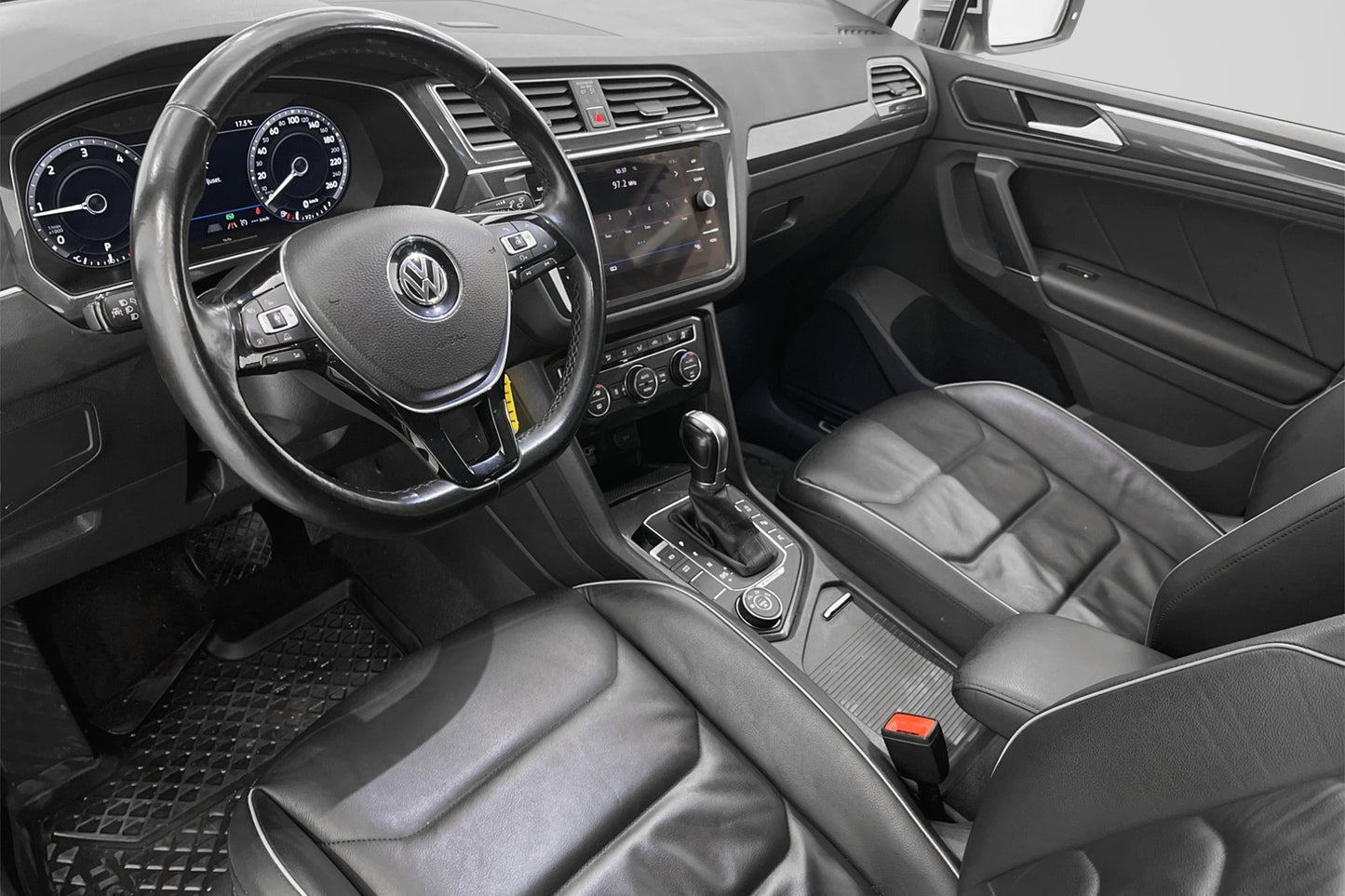 Volkswagen Tiguan 4M 190hk Executive Cockpit Läder 1-Ägare