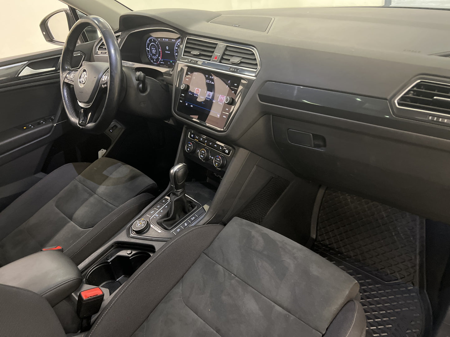 Volkswagen Tiguan Allspace 2.0 TDI 4M R-Line Cockpit Pano