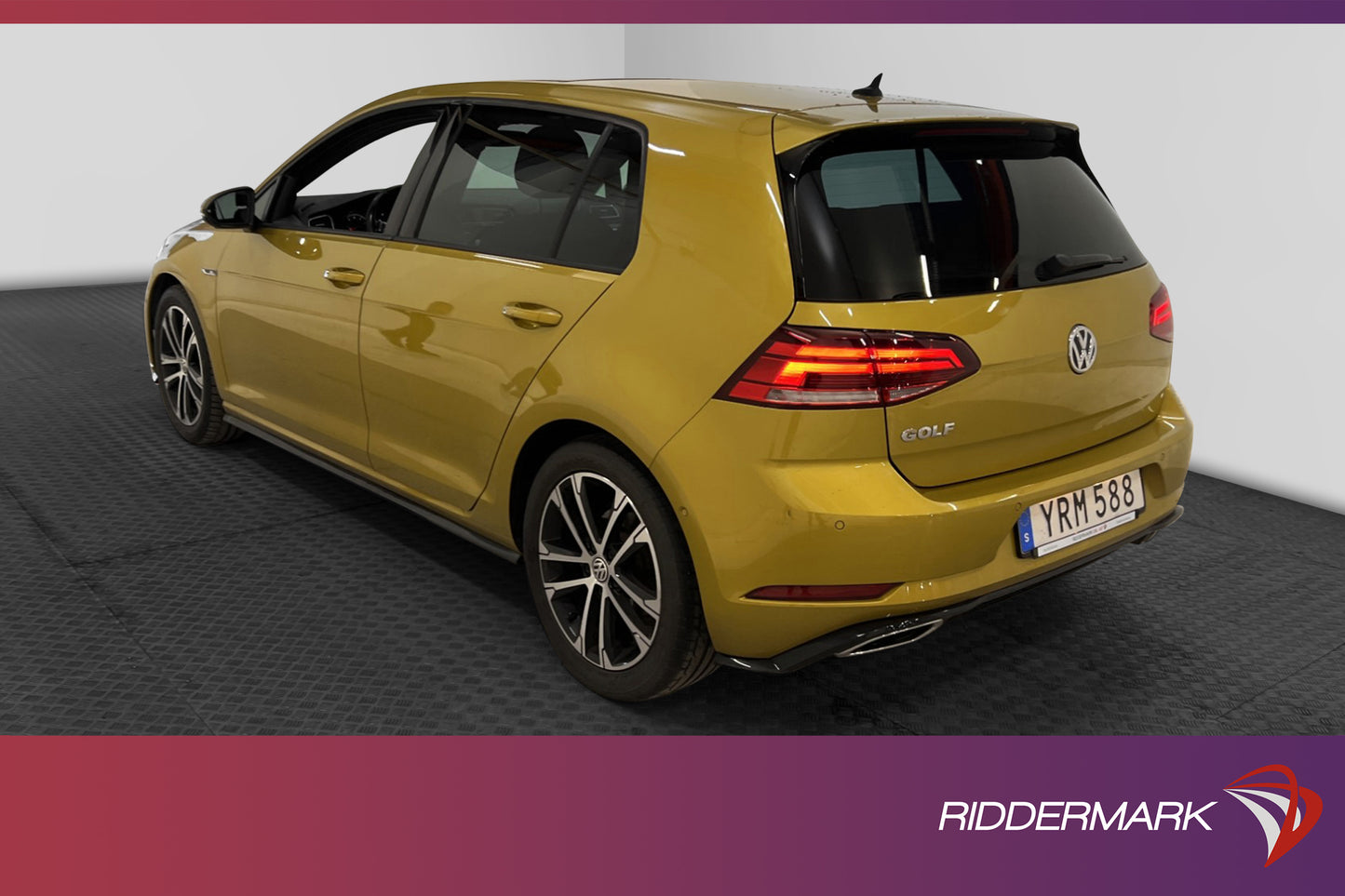 Volkswagen Golf 1.5 TSI  R-line T-lucka Alcantara Carplay