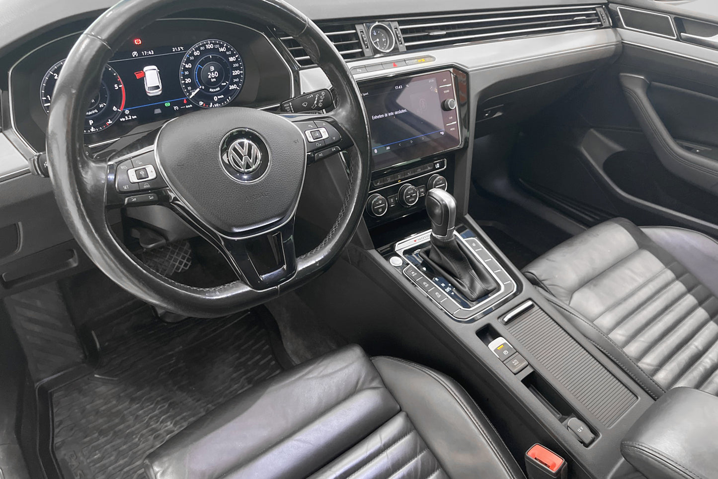 Volkswagen Passat 4M 190hk R-Line Cockpit D-Värm Läder Drag