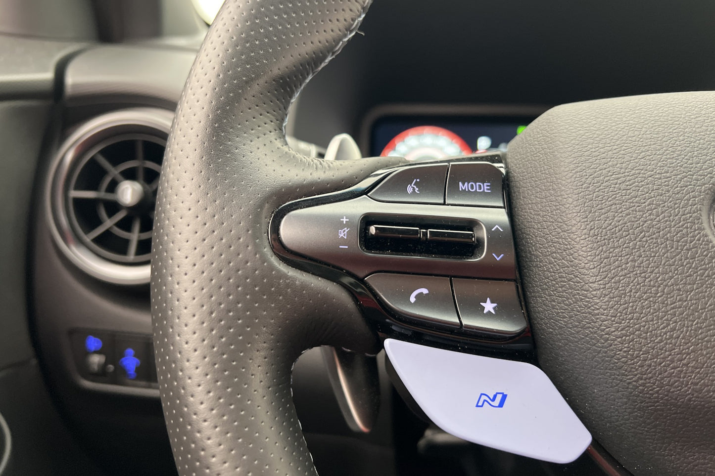 Hyundai Kona N 280hk Cockpit Krell Kamera Navi HUD Elstolar