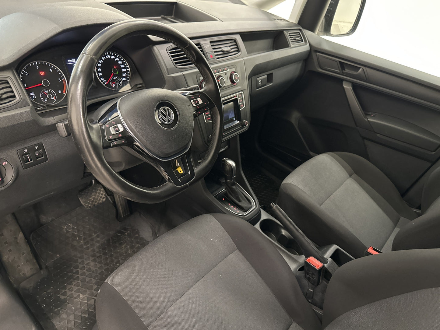 Volkswagen Caddy Maxi 2.0TDI DSG Värmare Dragkrok Moms