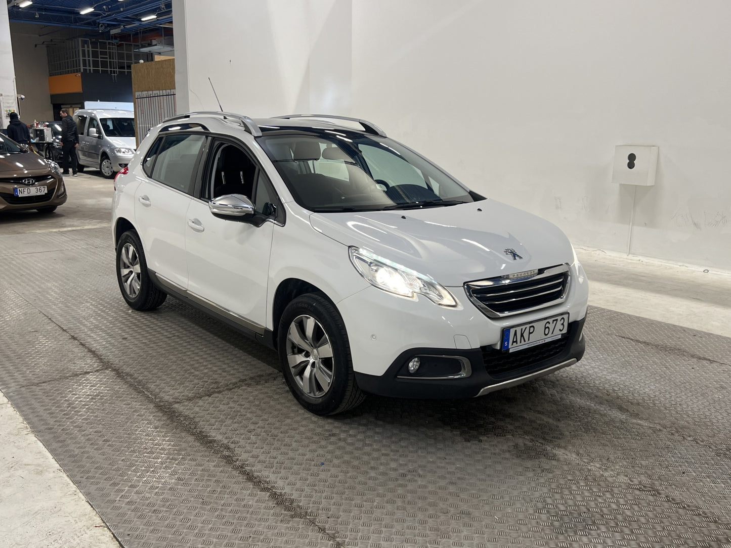 Peugeot 2008 1.2 VTi Allure Motorvärmare Pano Navigation