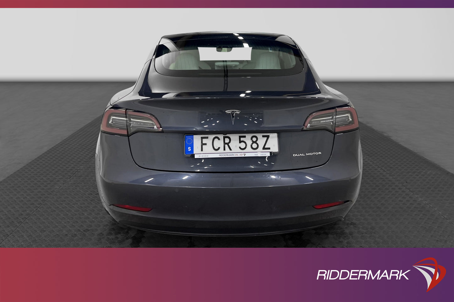 Tesla Model 3 Long Range AWD 440hk Svensksåld Ljus interiör