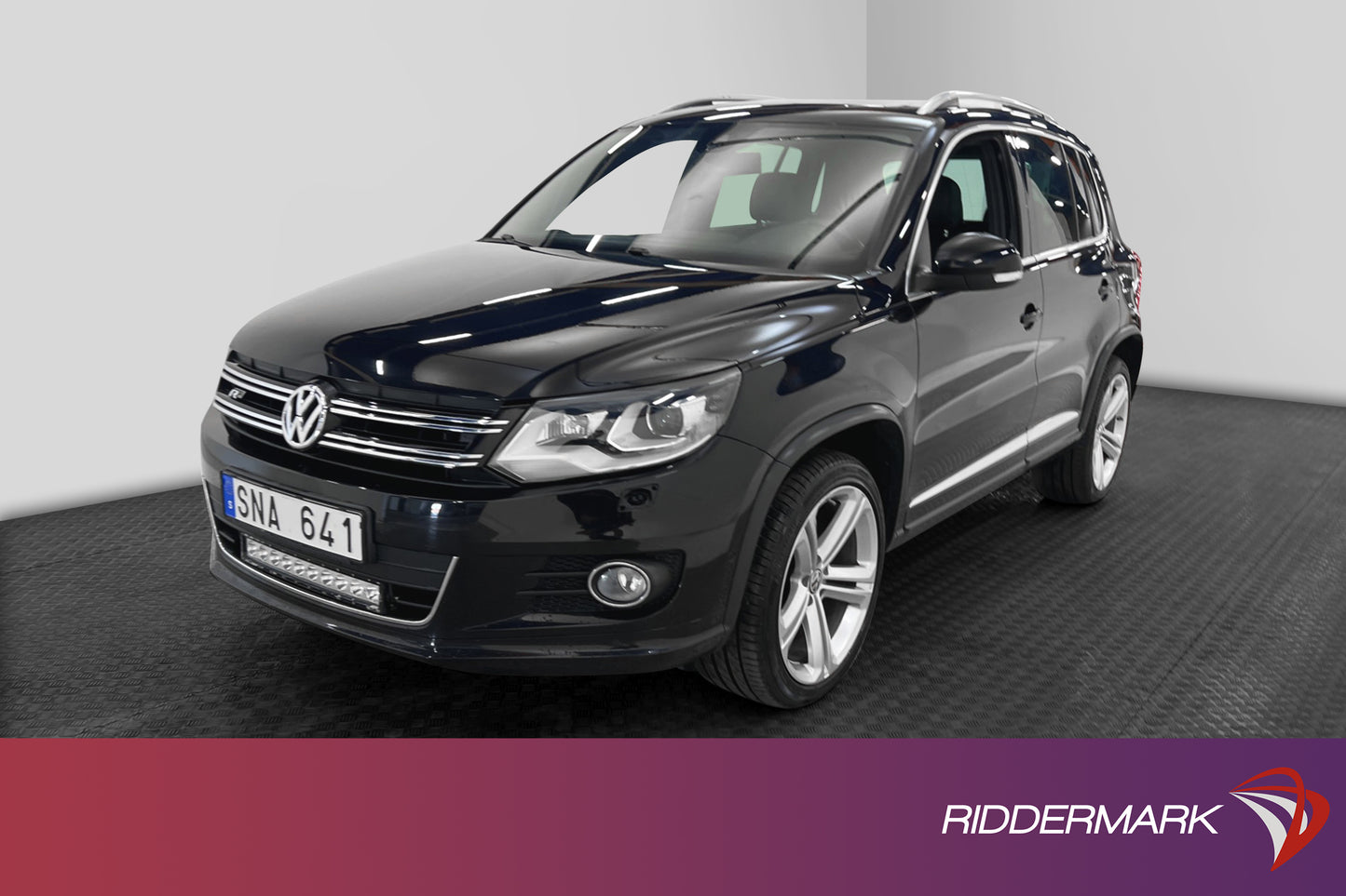 Volkswagen Tiguan 2.0 TDI 177hk 4M R-Line D-Värm Pano Skinn