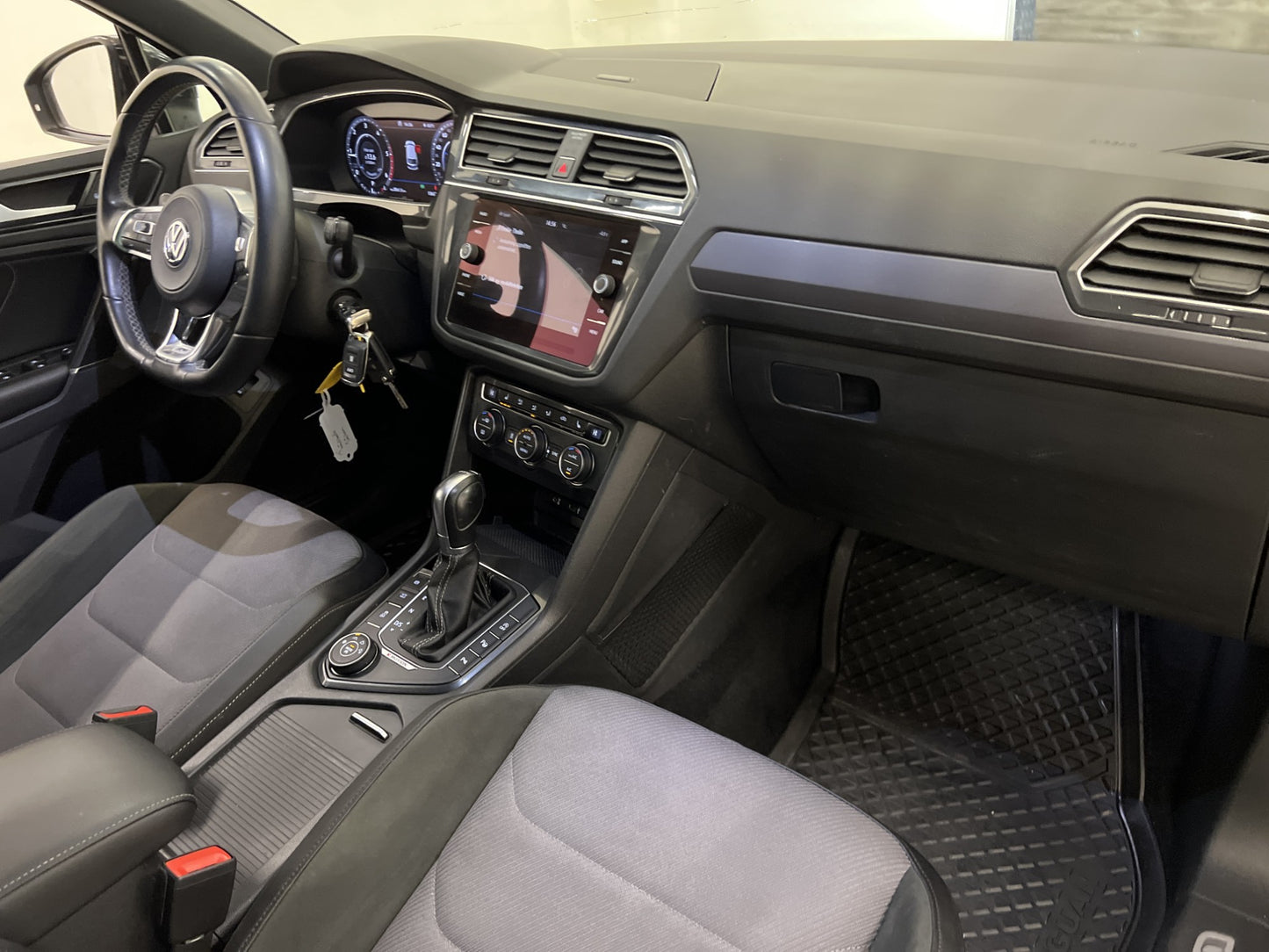 Volkswagen Tiguan 2.0 TDI 4M R-Line Cockpit D-Värm B-Kamera