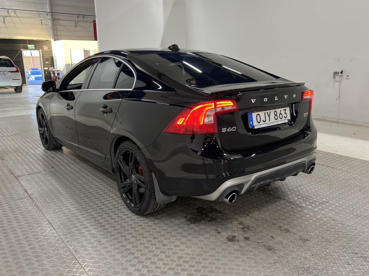 Volvo S60 D3 150hk R-Design VOC Navi Sensorer Välservad