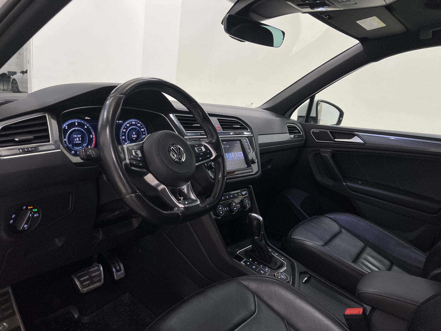 Volkswagen Tiguan 4M 190hk R-line Cockpit Pano Värm Dynaudio