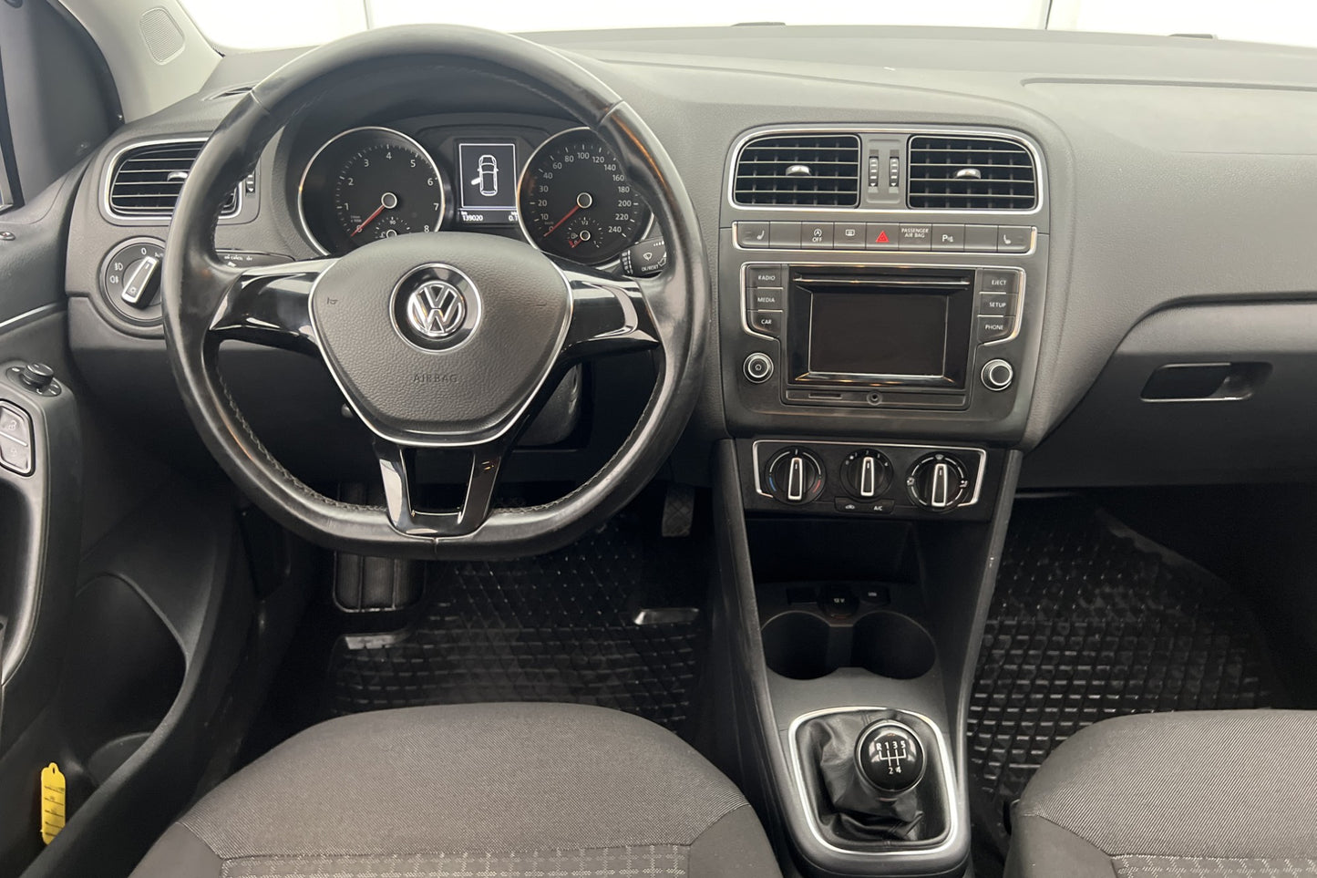 Volkswagen Polo 1.2 TSI 90hk Premium Kamera Farthållare Drag