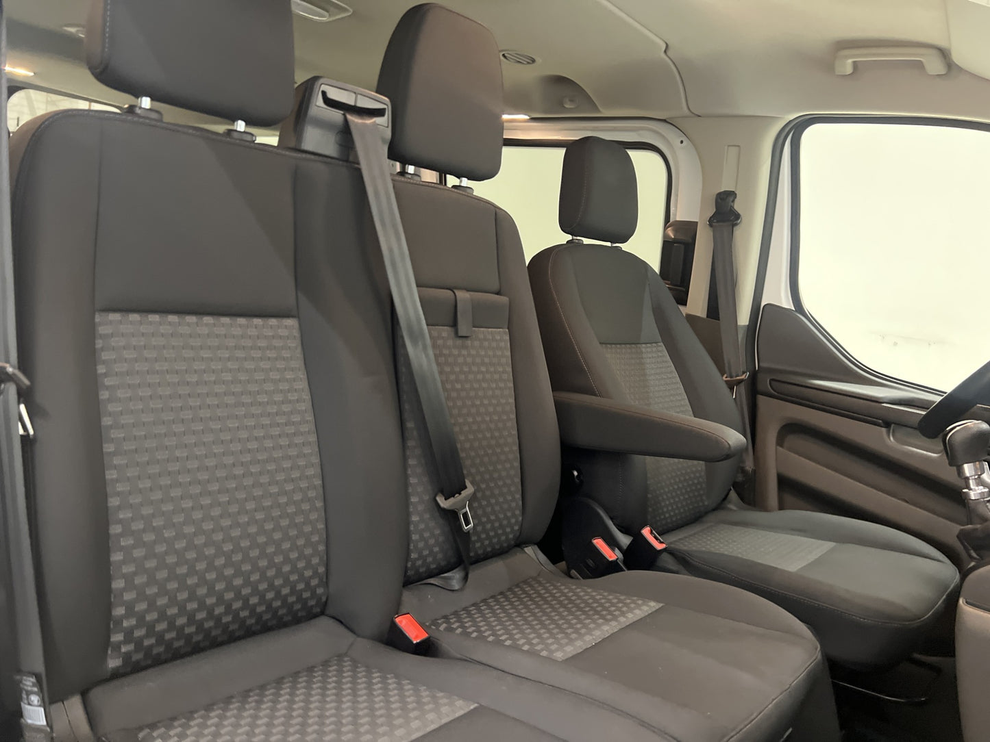 Ford Tourneo Custom L2 Sync3 9-Sits Värmare Dragkrok Moms