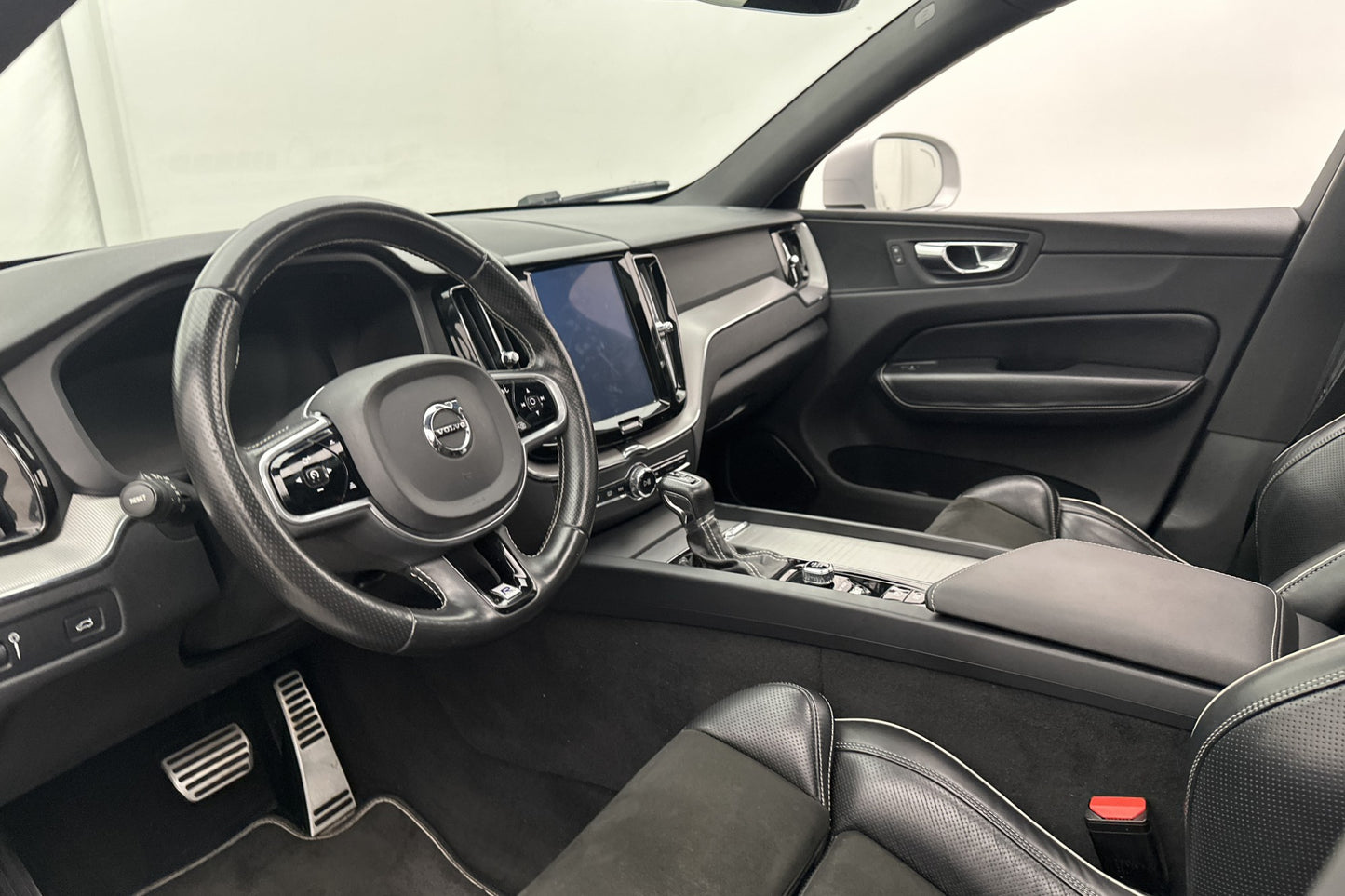 Volvo XC60 D4 AWD R-Design VOC Pano Värm Kamera Navi BLIS