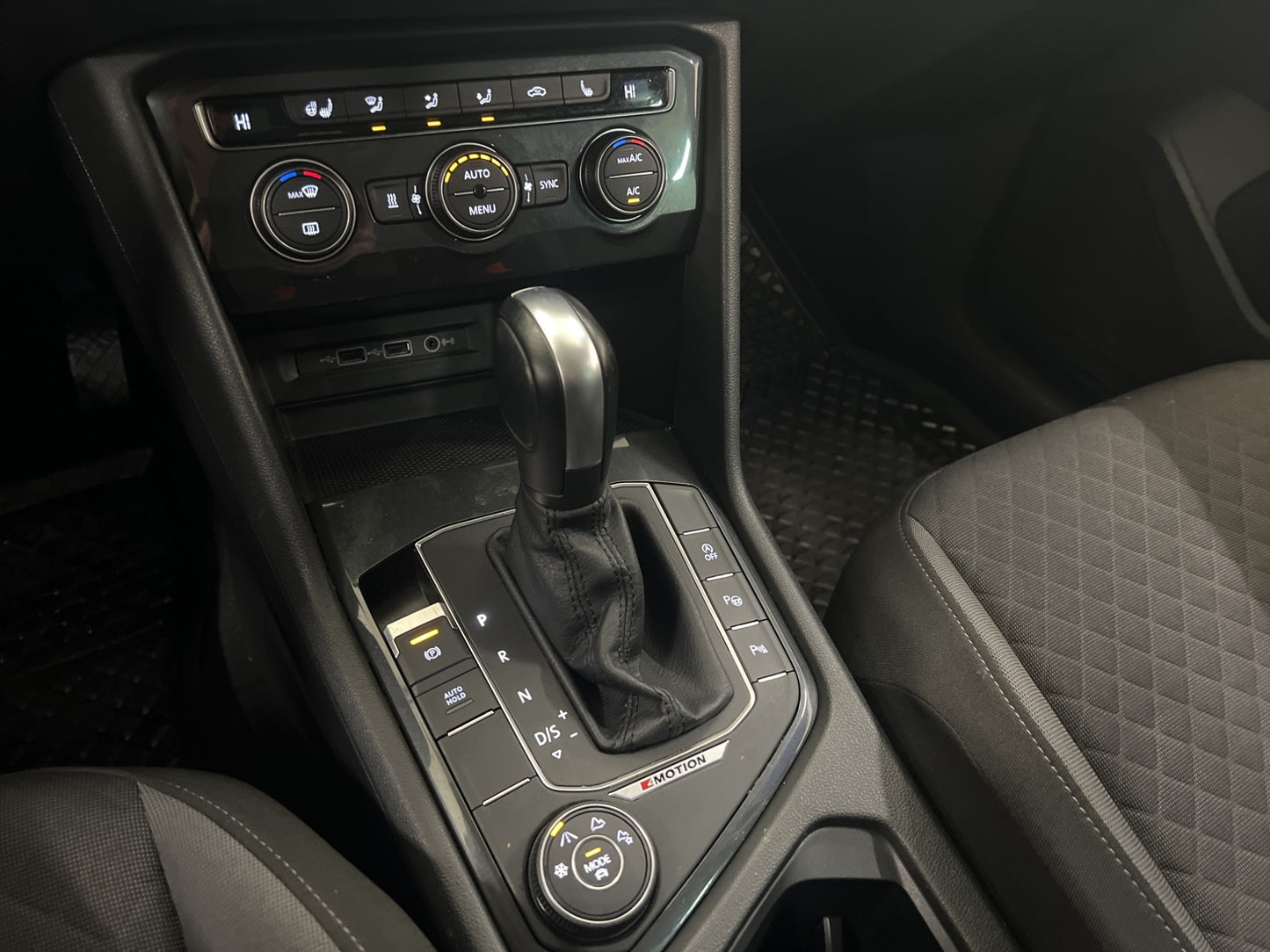 Volkswagen Tiguan 4M 190hk R-Line Cockpit Värm Kamera Drag