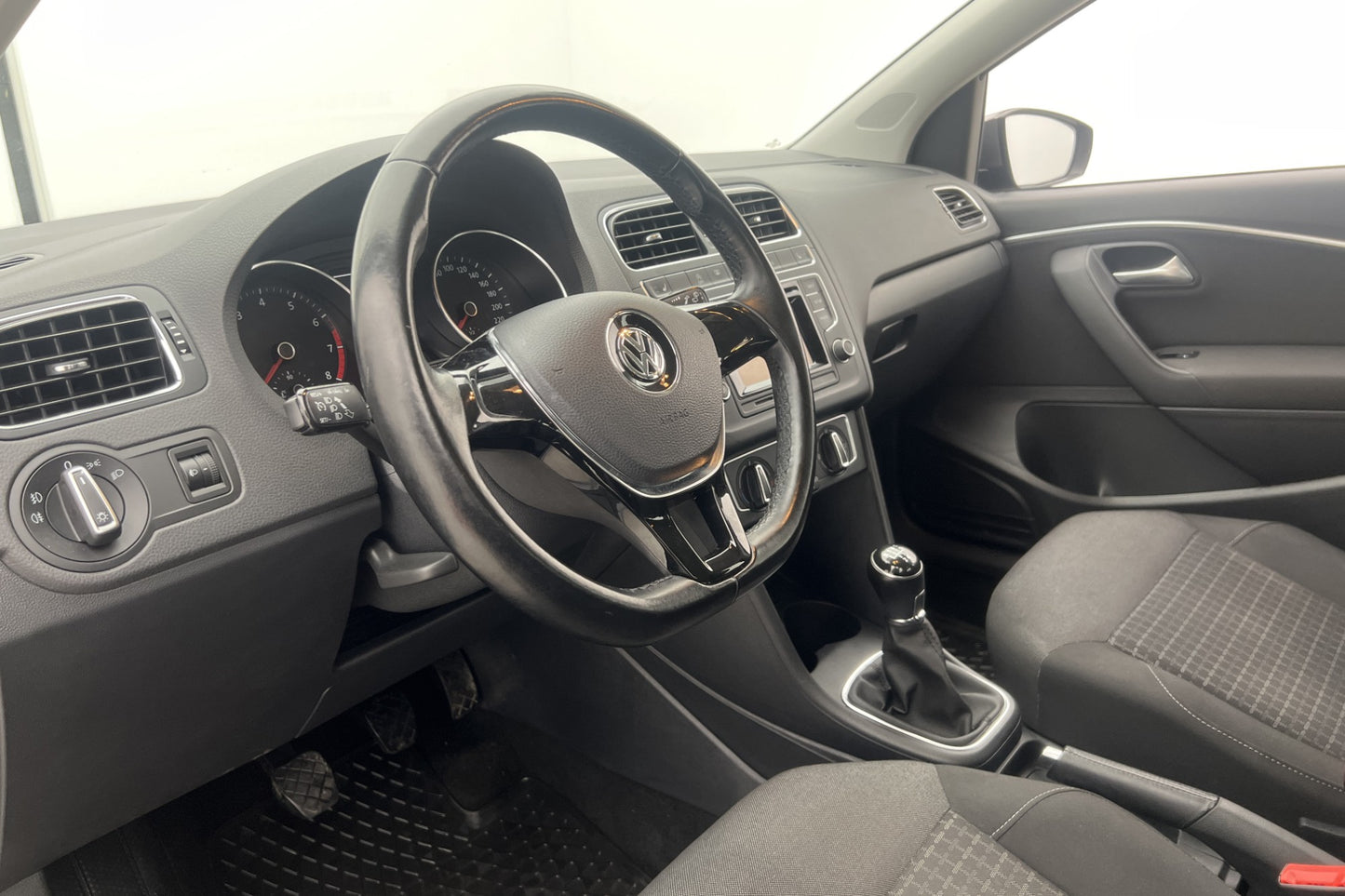 Volkswagen Polo TSI 90hk R-Line Sensorer Farthållare Välserv