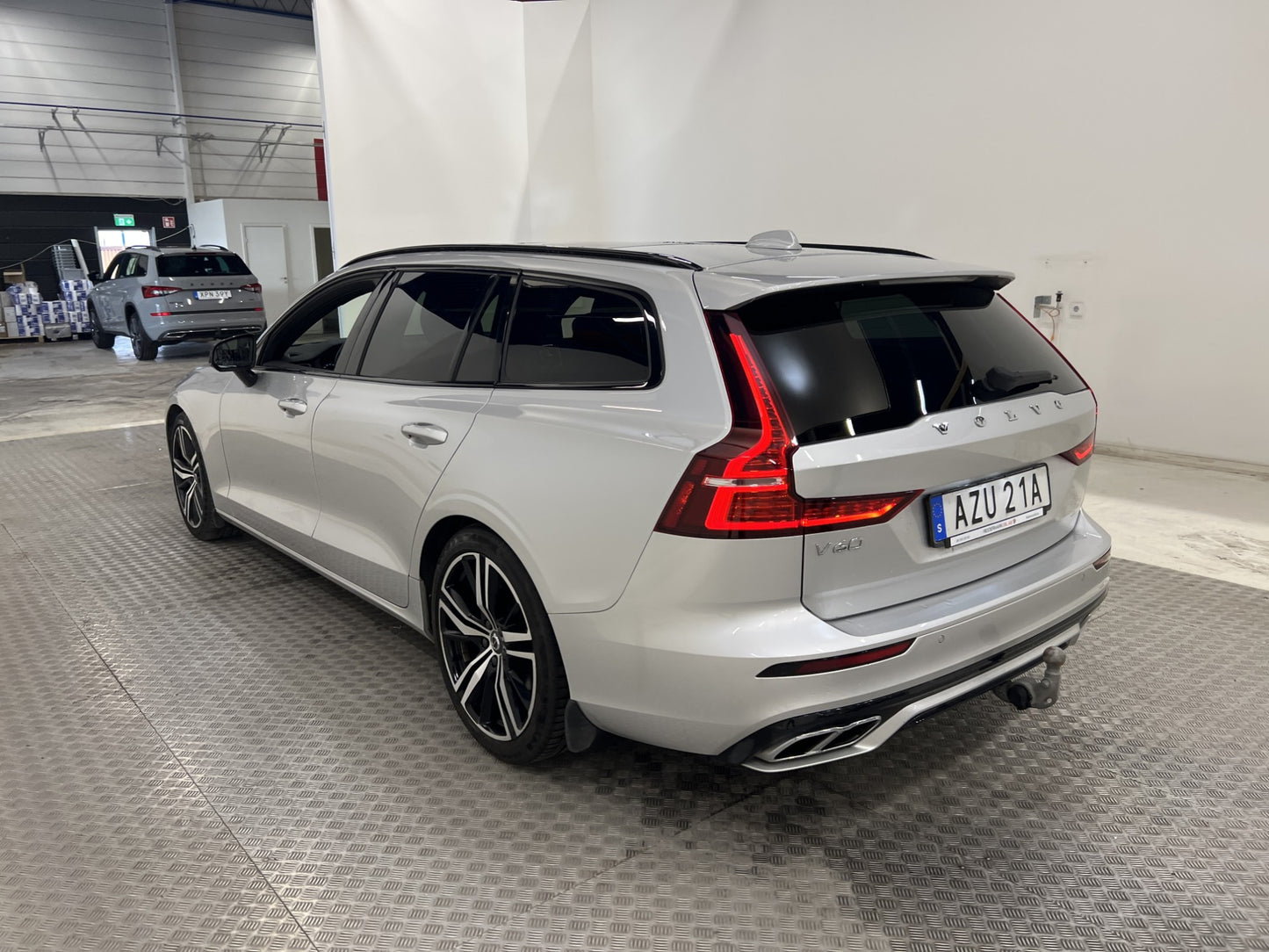 Volvo V60 D3 150hk AWD R-Design Pano HUD H/K Dvärm Navi Drag