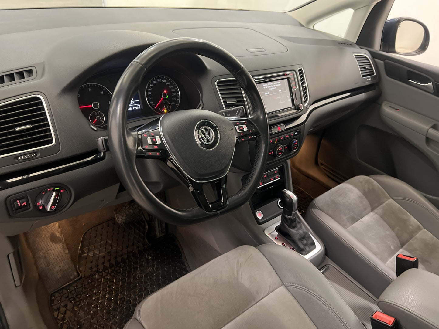 Volkswagen Sharan 4M 184hk Premium 6-Sits Pano Värm Eldörr